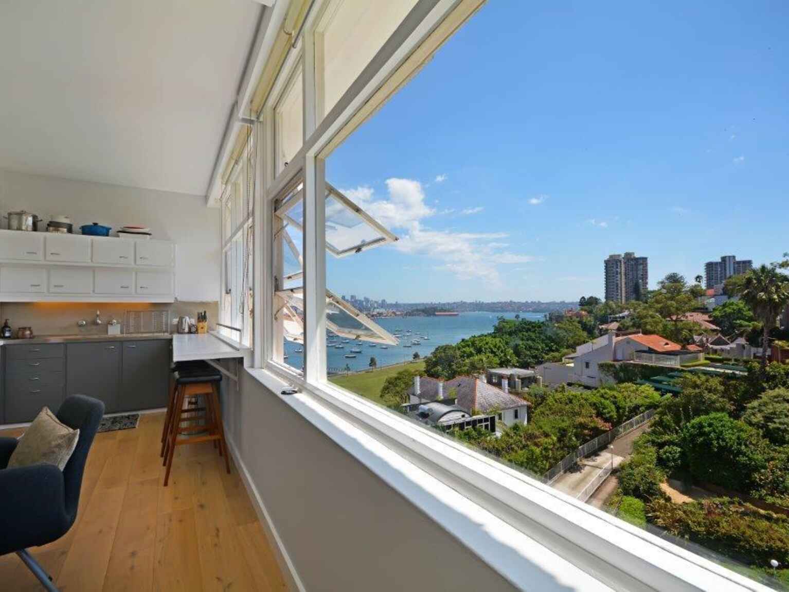 42/11 Yarranabee Road Darling Point