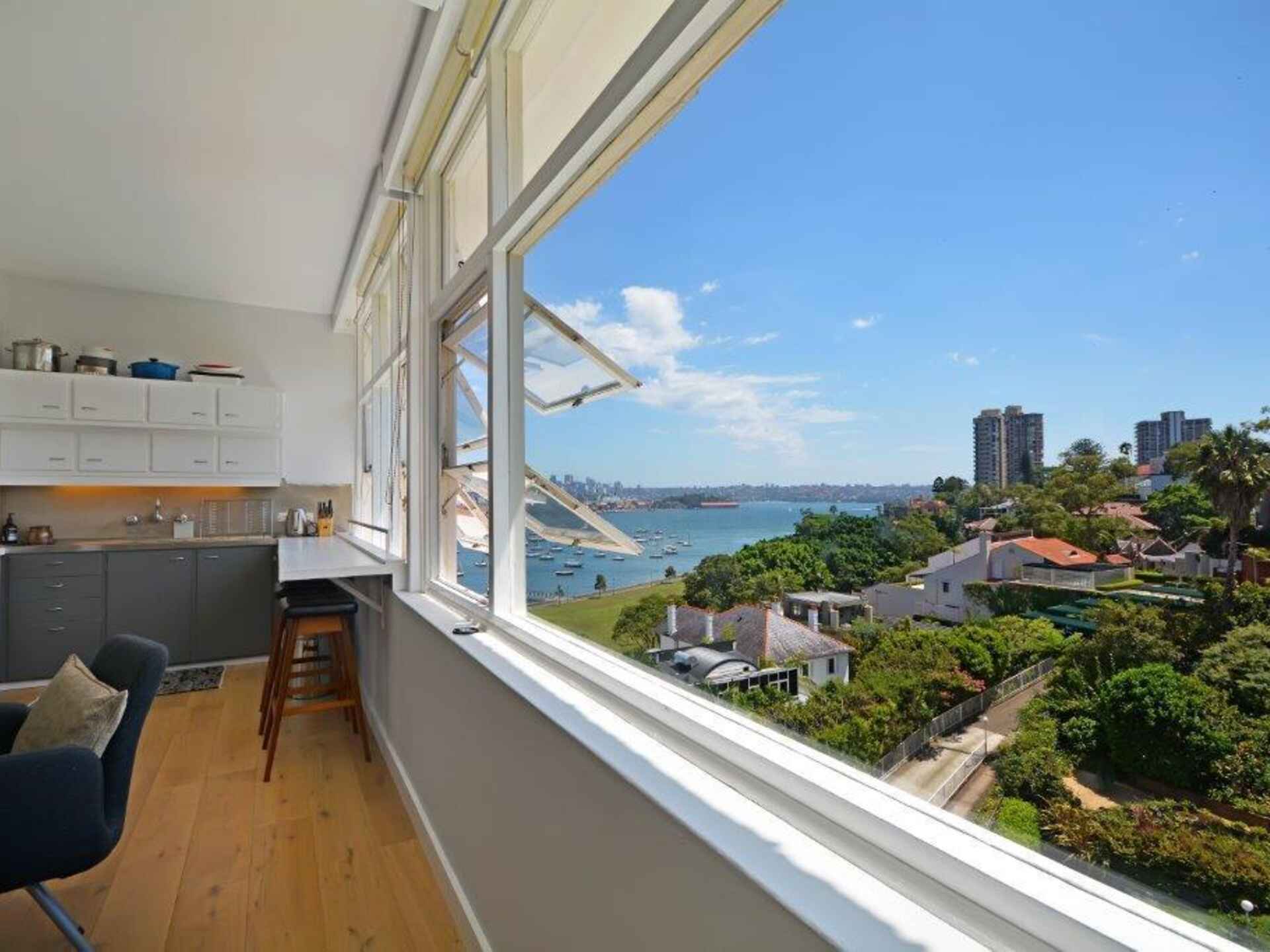 42/11 Yarranabee Road Darling Point