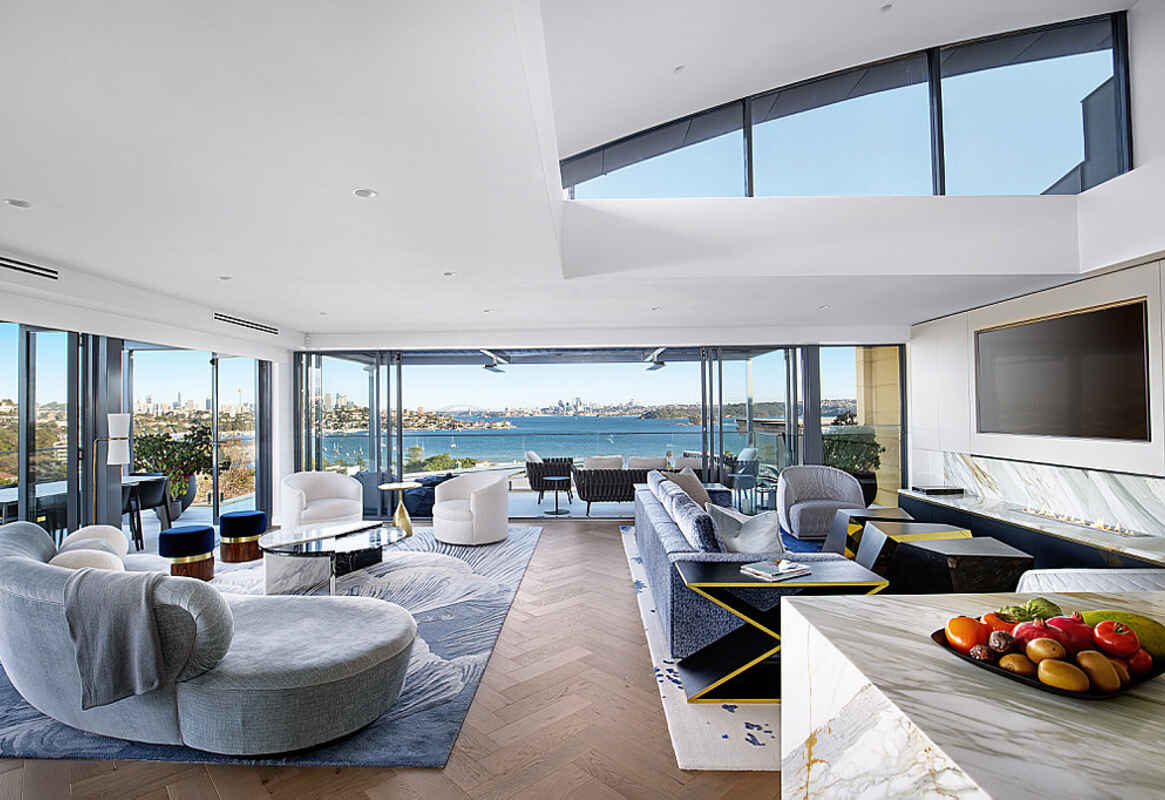 LAVISH PENTHOUSE WITH INSPIRATIONAL HARBOUR OUTLOOK