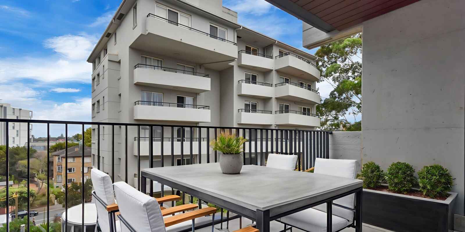 LW03/16A Llandaff Bondi Junction LW03/16A Llandaff Bondi Junction