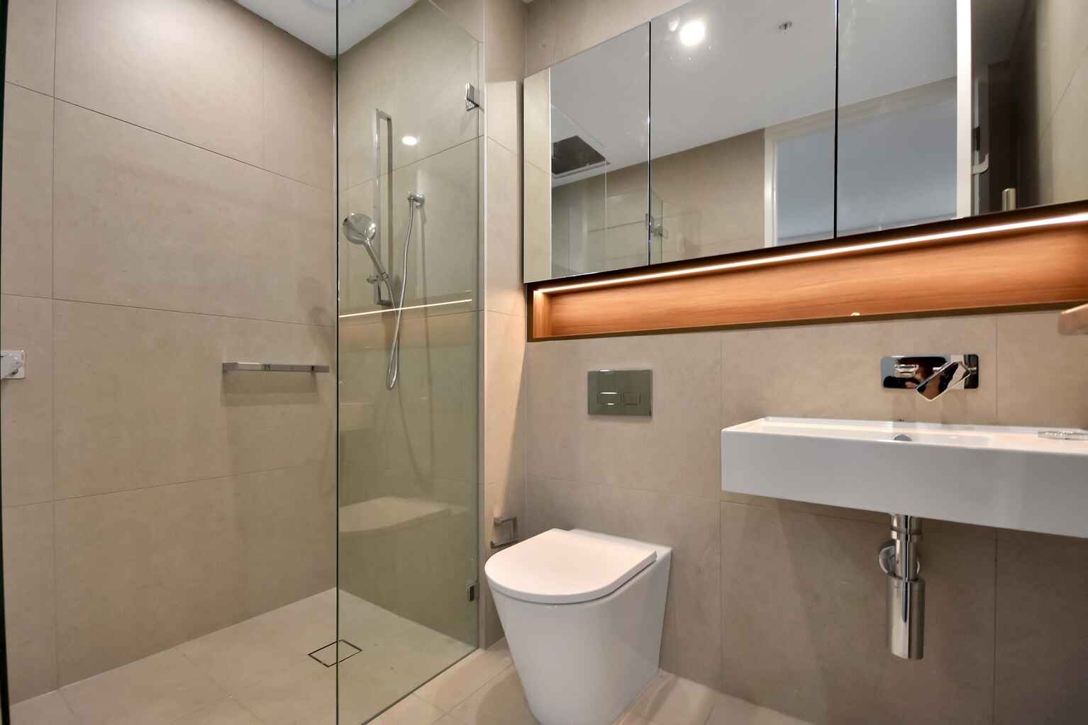 LW03/16A Llandaff Bondi Junction LW03/16A Llandaff Bondi Junction