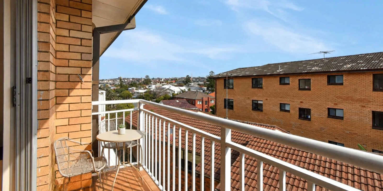 8/27 Wallis Parade North Bondi
