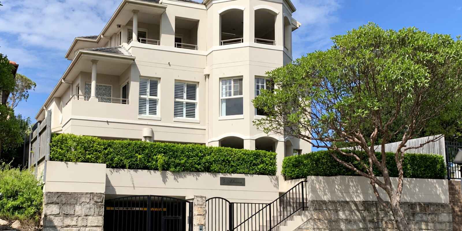 2/4 Albemarle Avenue Rose Bay